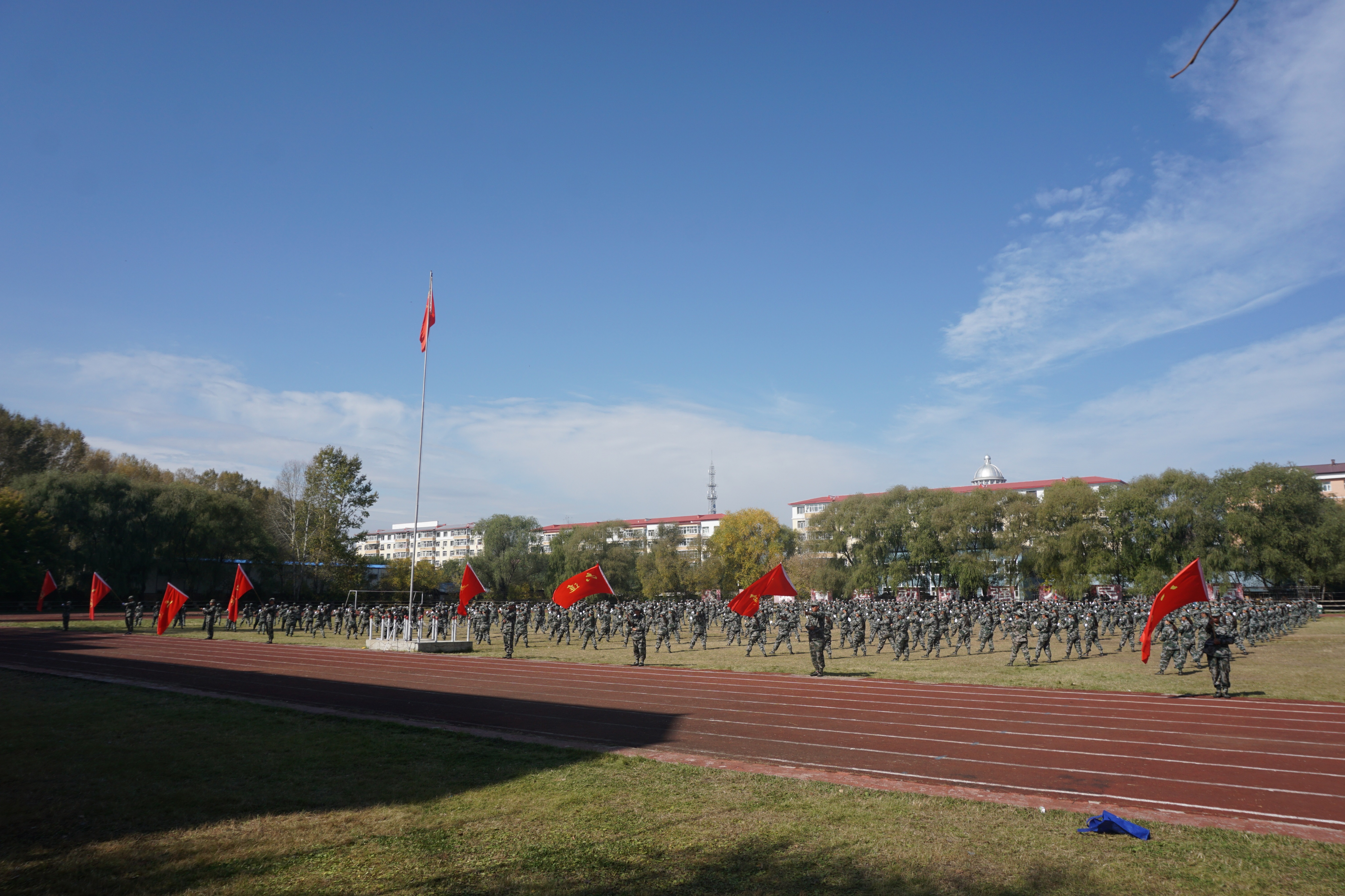 我校舉行2018級新生軍訓(xùn)匯報暨總結(jié)表彰大會