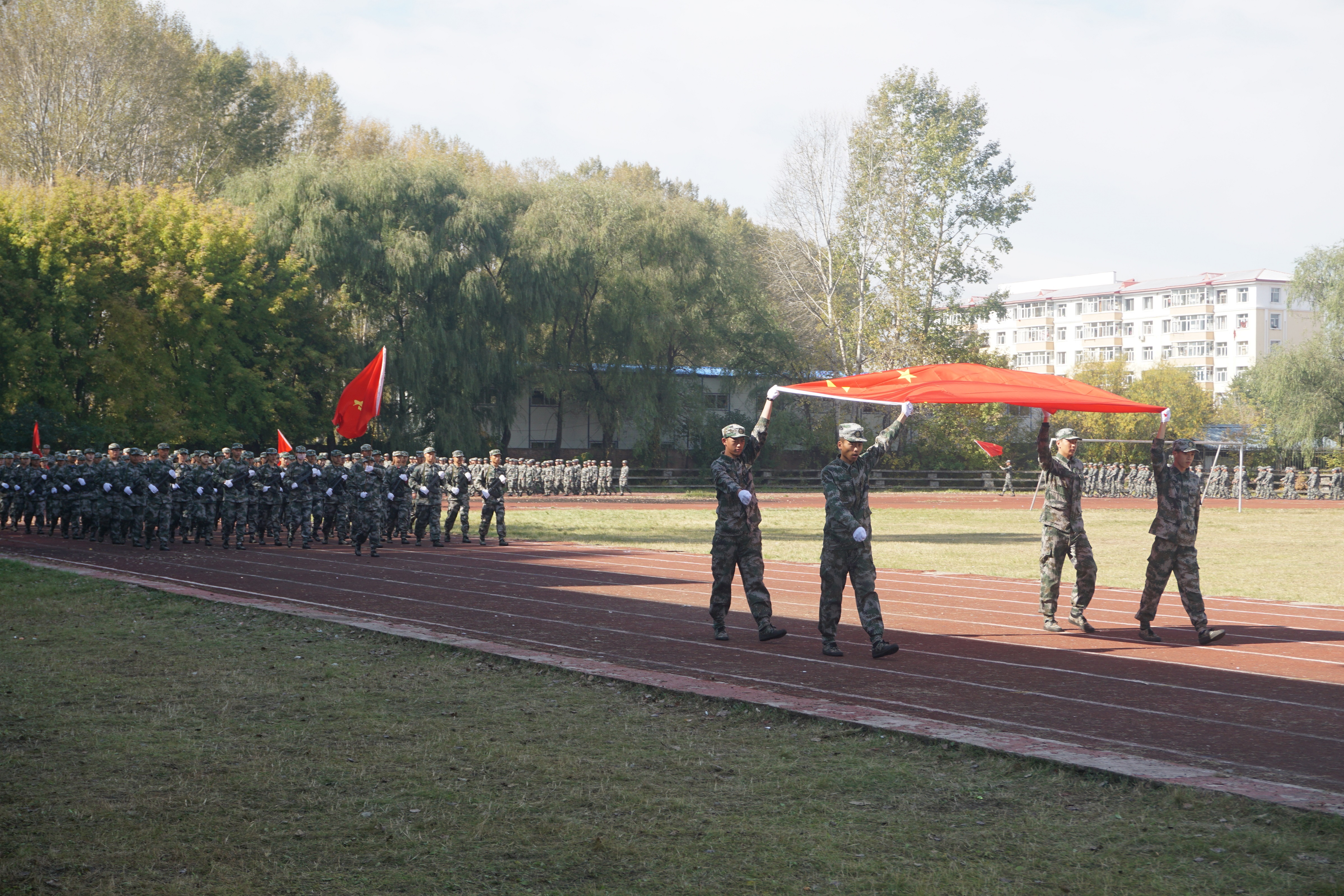 我校舉行2018級新生軍訓(xùn)匯報暨總結(jié)表彰大會