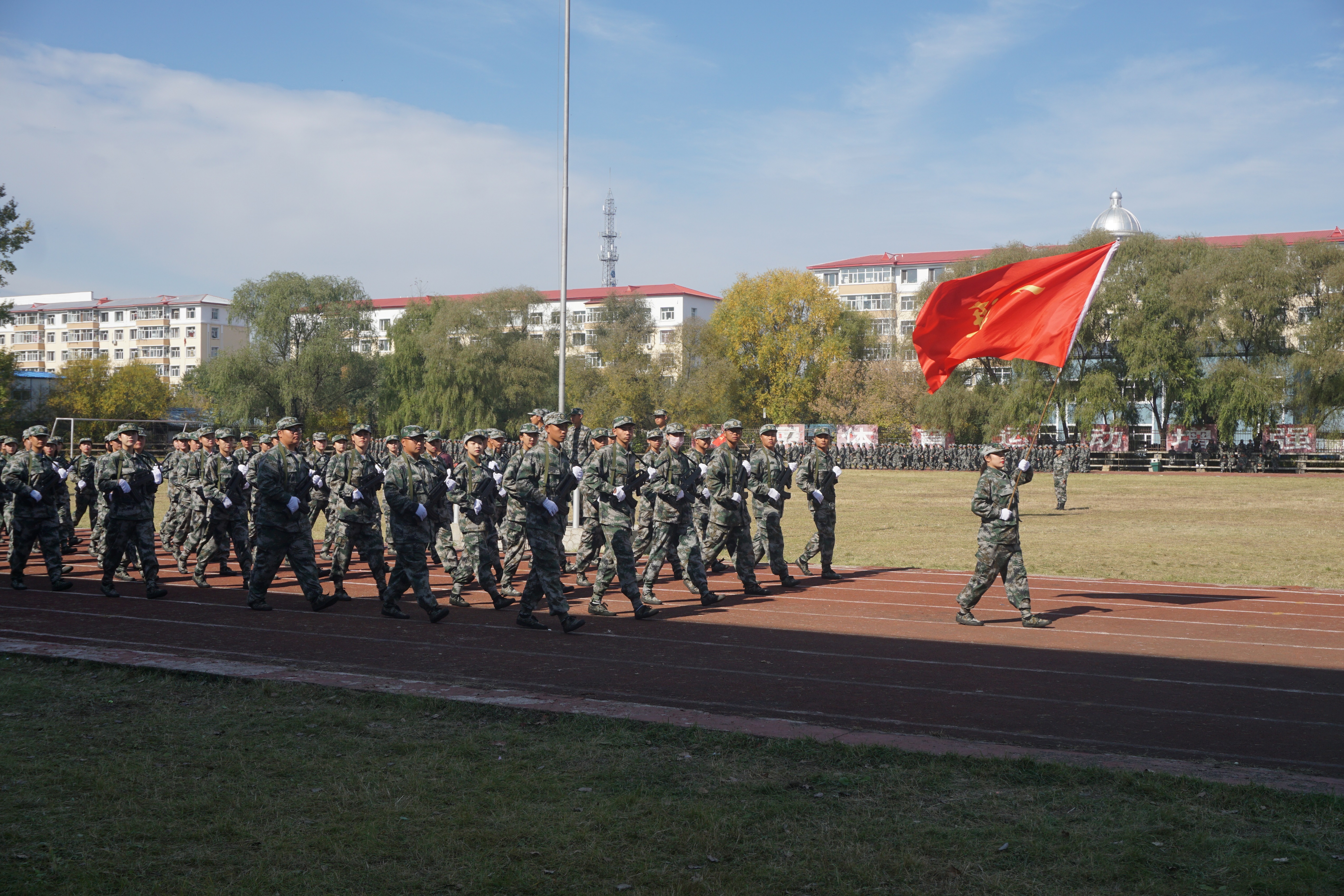 我校舉行2018級新生軍訓(xùn)匯報暨總結(jié)表彰大會