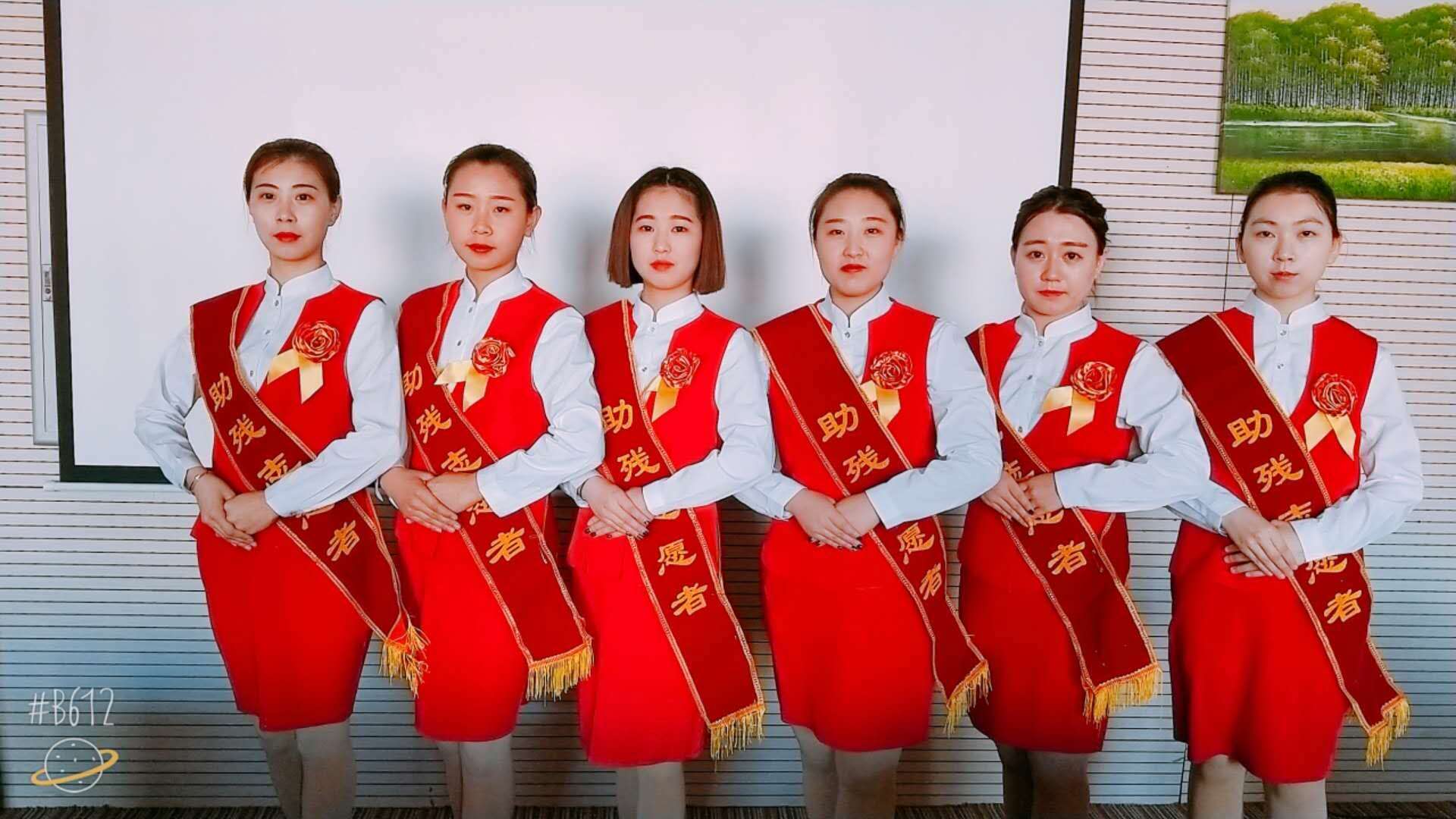 旅游商務學院高鐵專業(yè)學生為我市殘聯(lián)大會提供志愿服務