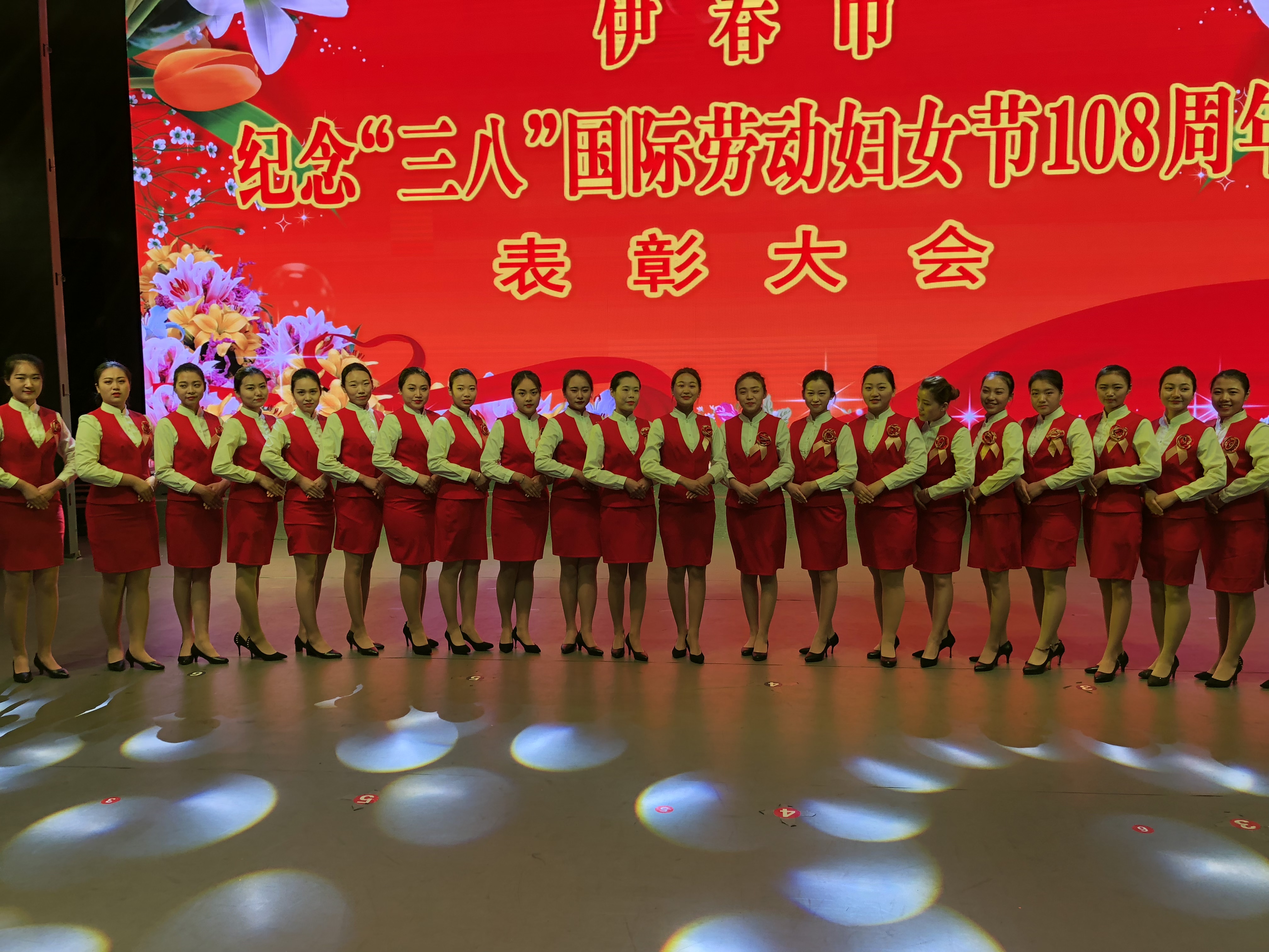 旅游商務(wù)學(xué)院高鐵專業(yè)學(xué)生為我市大型活動提供志愿服務(wù)